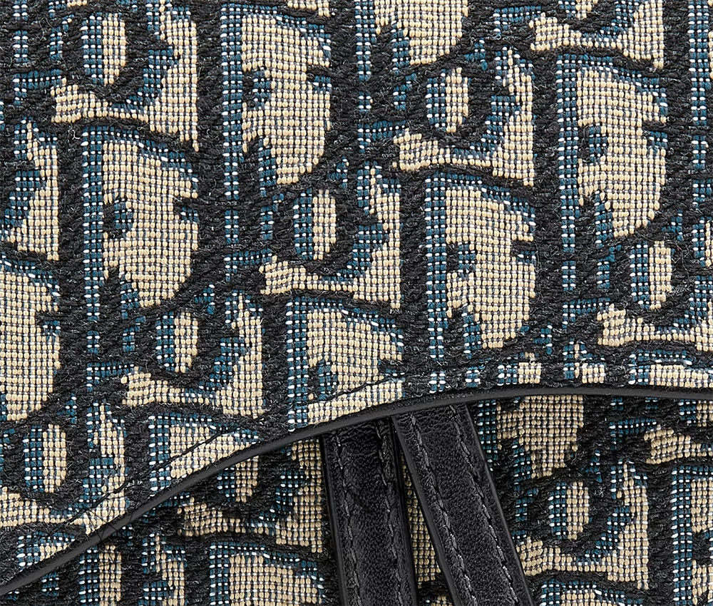 Small Saddle Pouch with Chain - Image 2