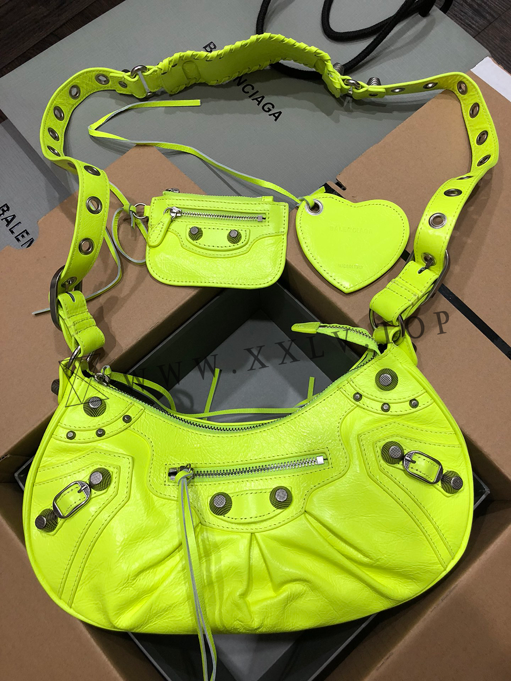 Women’s Le Cagole Large Shoulder Bag in Yelllow - Image 2