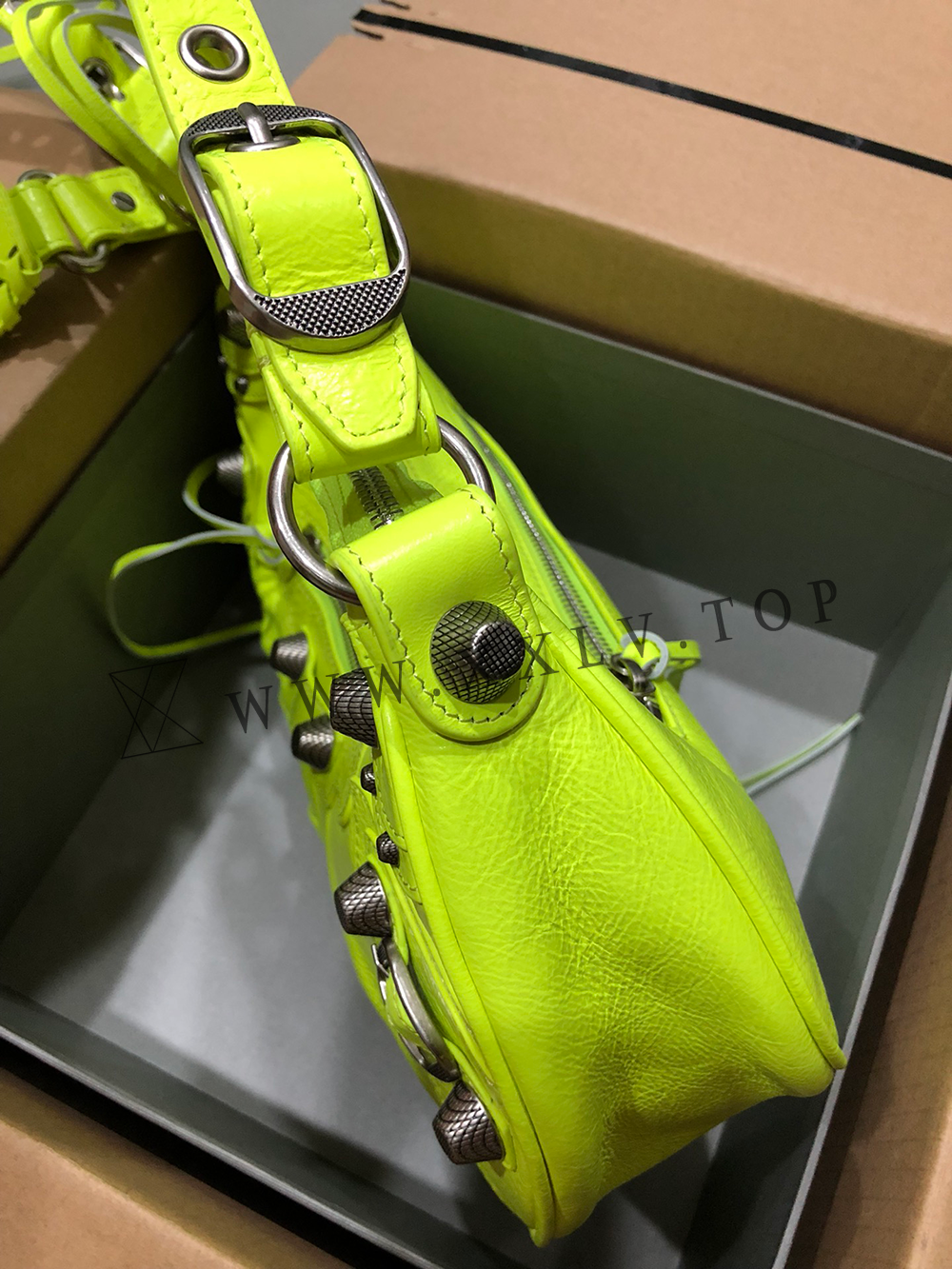 Women’s Le Cagole Large Shoulder Bag in Yelllow - Image 8